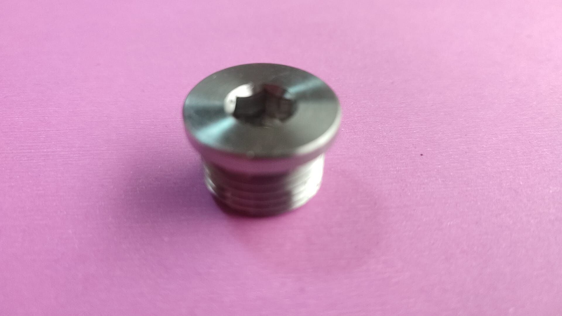 5365-01-355-5081	PLUG,MACHINE THREAD	12352810