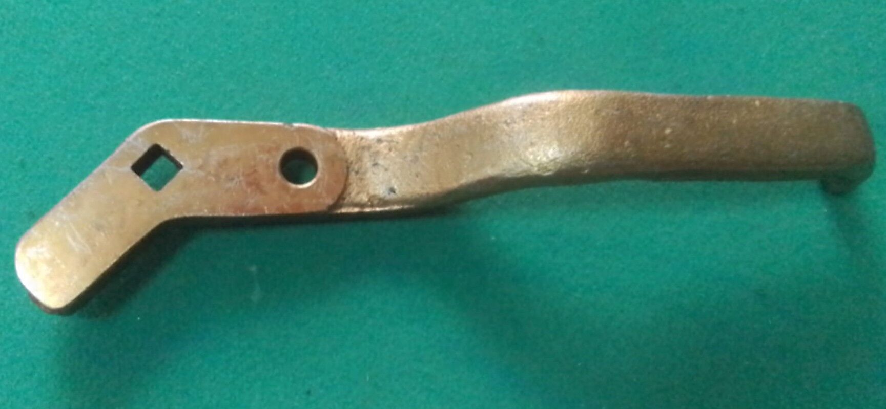 2540-00-179-6974	HANDLE,DOOR,RIGHT	10908348-2