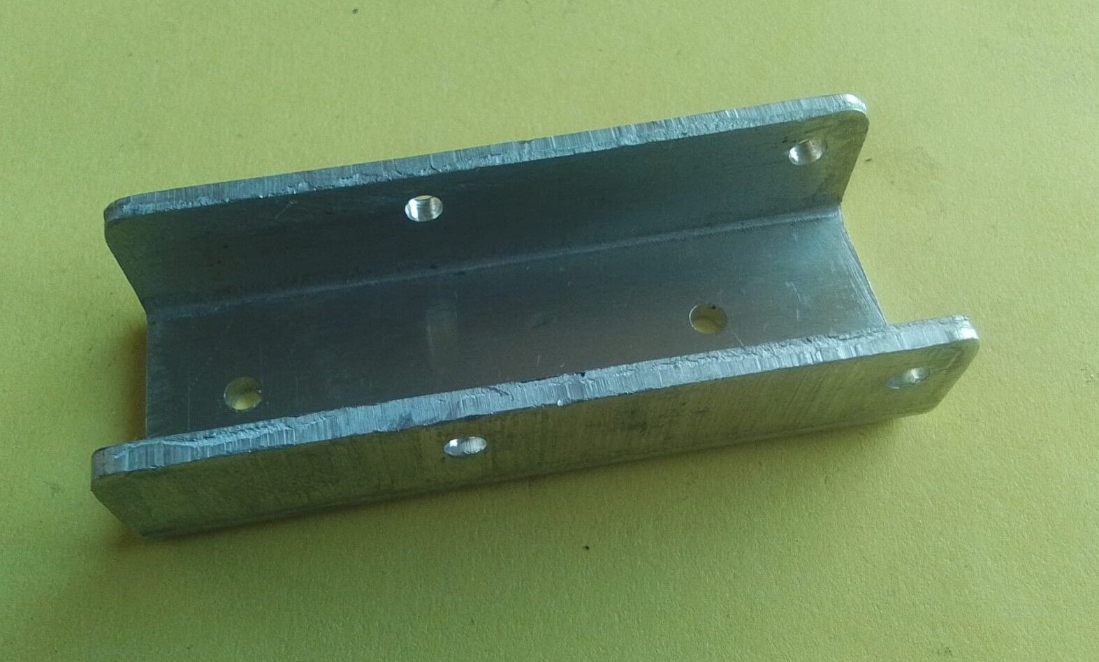 5340-01-475-3252	BRACKET	10932948