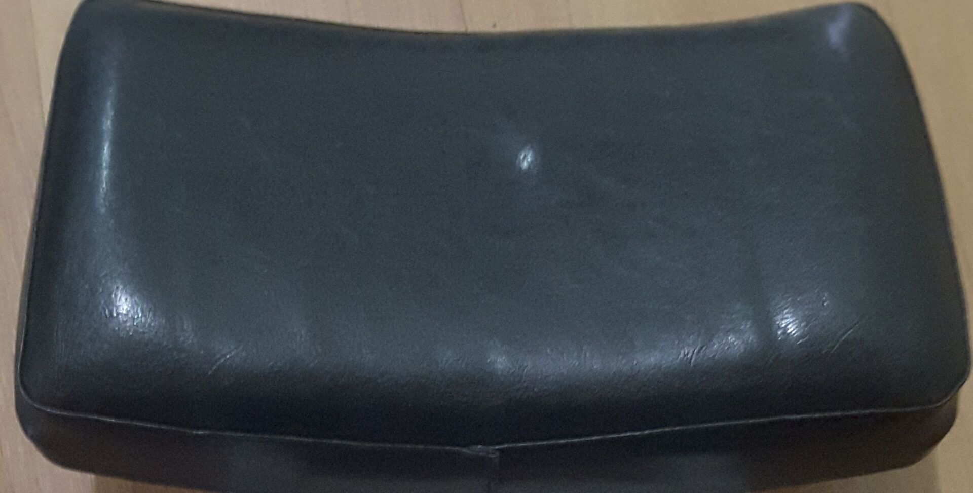 2540-00-894-9548	CUSHION,SEAT BACK	10906748