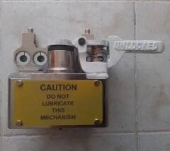 1015-00-763-7330	LOCK ASSY.,TURRET	10905248