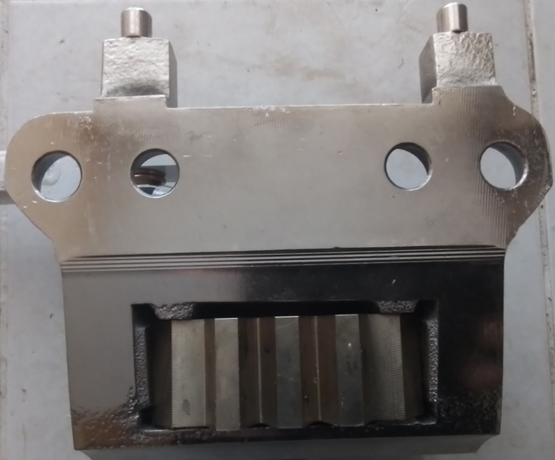 1015-00-107-4225	HOUSING,TURRET LOCK	10905247