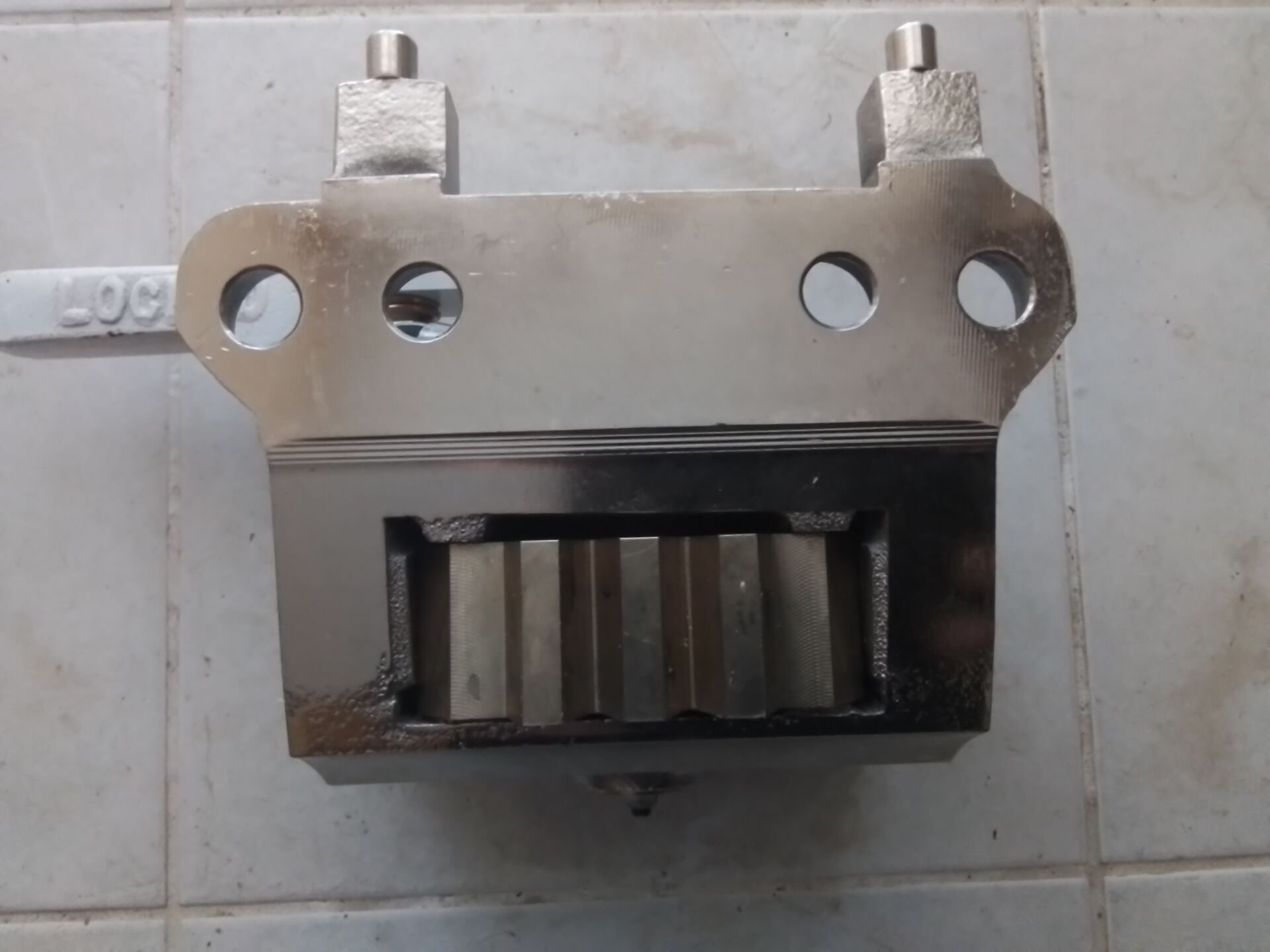 1015-01-505-2434	HOUSING,TURRET LOCK	10905249