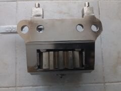 1015-01-505-2434	HOUSING,TURRET LOCK	10905249