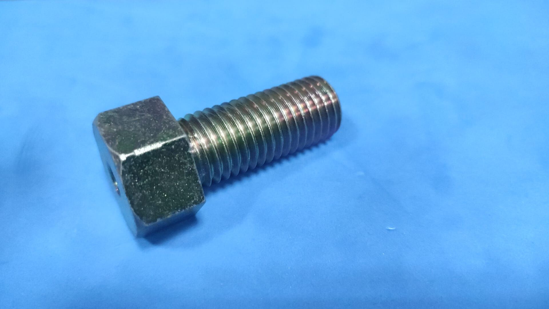 5365-01-040-0158	BUSHING,MACHINE THREAD	11678149