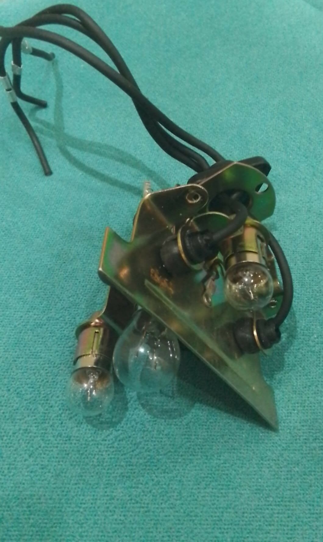 11639543 PARKING LIGHT LAMPHOLDER ASSY. 2590-01-030-6625