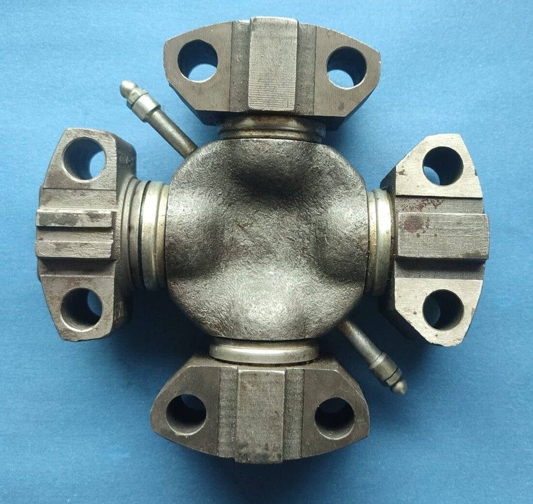2520-00-001-3530	  SPIDER,UNIVERSAL JOINT	11640643    4187460