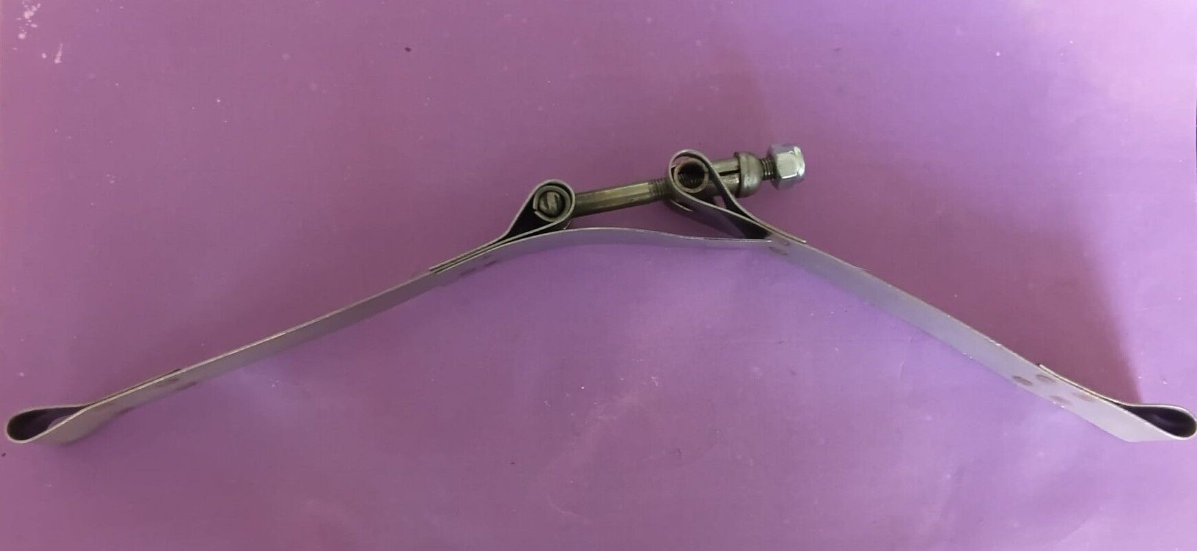 4210-00-885-5724	   BRACKET,FIRE EXTINGUISHER     8763311