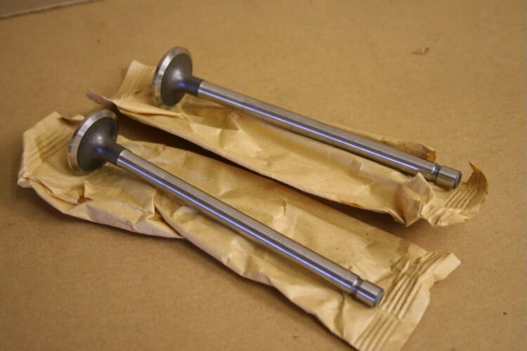VALVE,EXHAUST