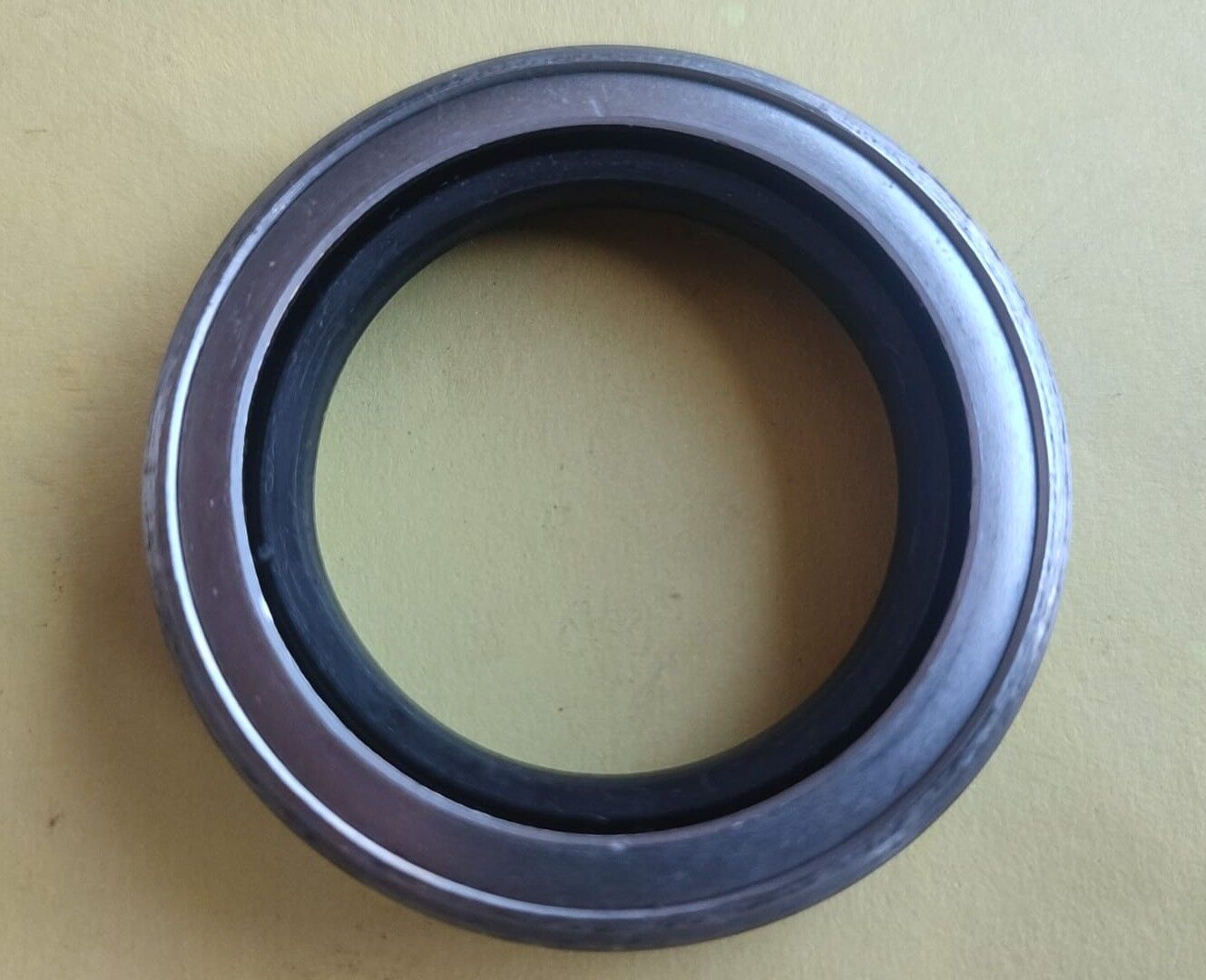5330-00-758-7209	SEAL,PLAIN ENCASED	10946817