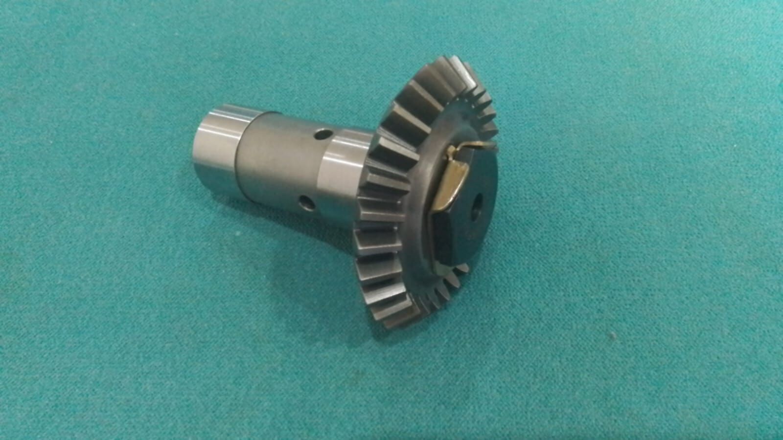 3040-00-767-3200  	GEARSHAFT,BEVEL  	10865393