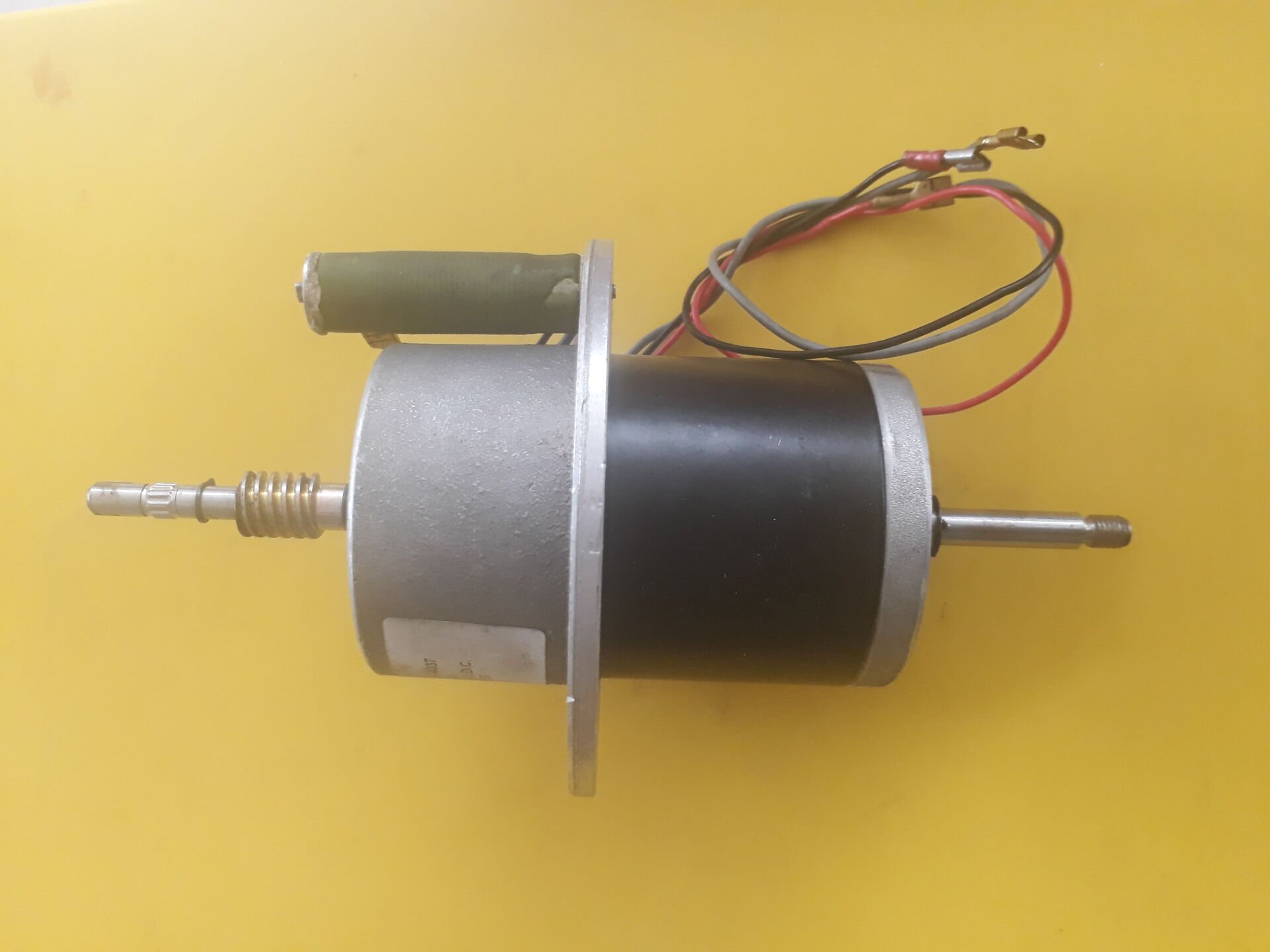 6105-01-158-4037  MOTOR,D.C.,WEBASTO  10505546