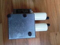 4810-00-933-4113   VALVE,LINEAR,DIRECTIONAL CONTROL   10951703
