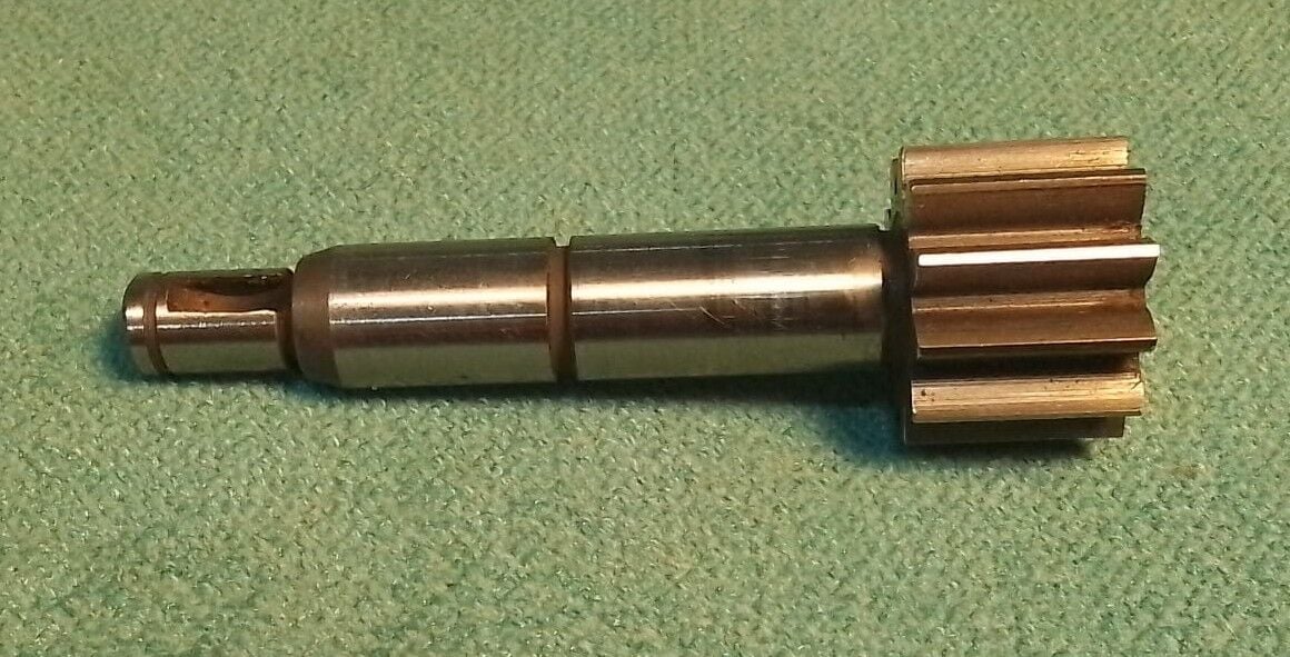 SH9076   PUMP GEARSHAFT    SH-9076