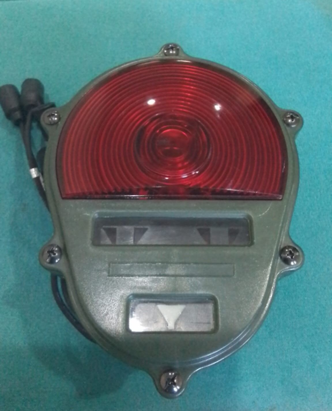 6220-01-093-4439    STOP LIGHT      11614157