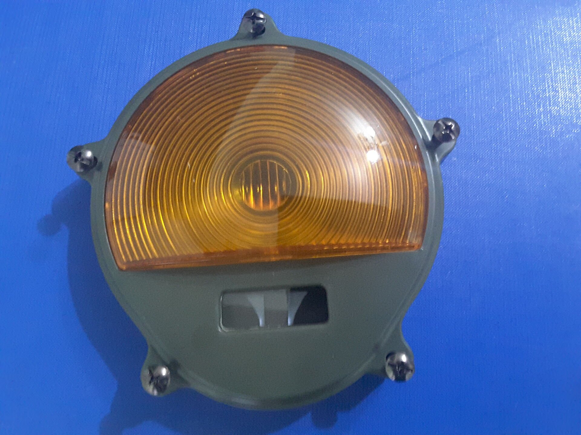 6220-01-368-1195    LENS,LIGHT,AMBER     11639547