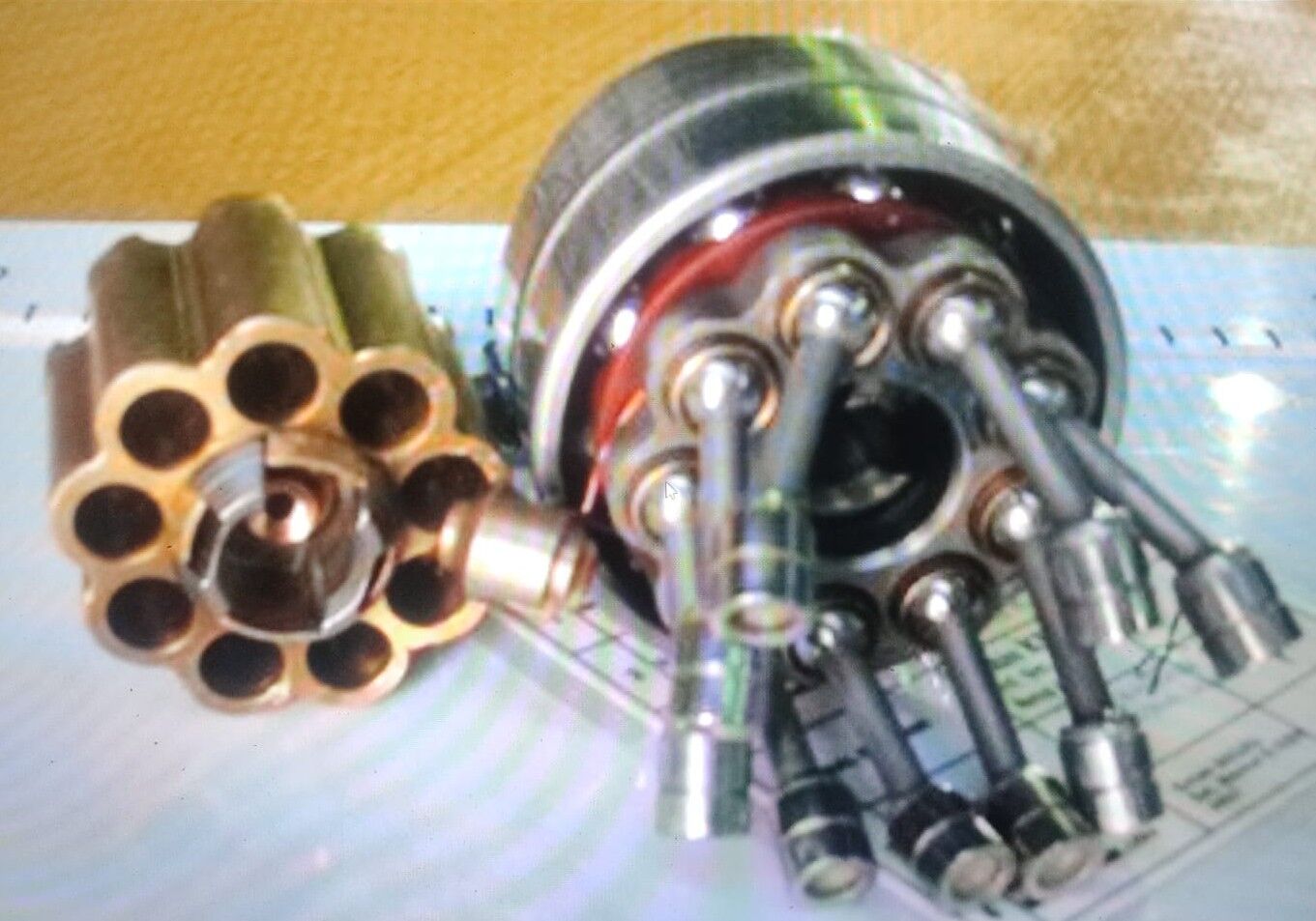 3010-00-972-2624	DRIVE UNIT,HYDRAULIC	10923493